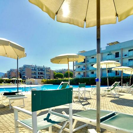 Isa-Apartments 4 Beds In Residence With Swimming-Pool In San Vincenzo, Just 600 Meters From The Sea Exterior photo