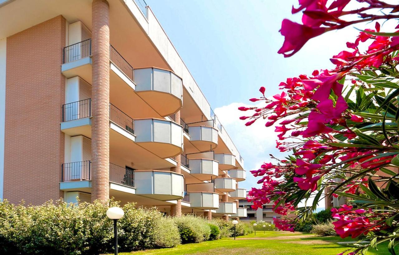 Isa-Apartments 4 Beds In Residence With Swimming-Pool In San Vincenzo, Just 600 Meters From The Sea Exterior photo